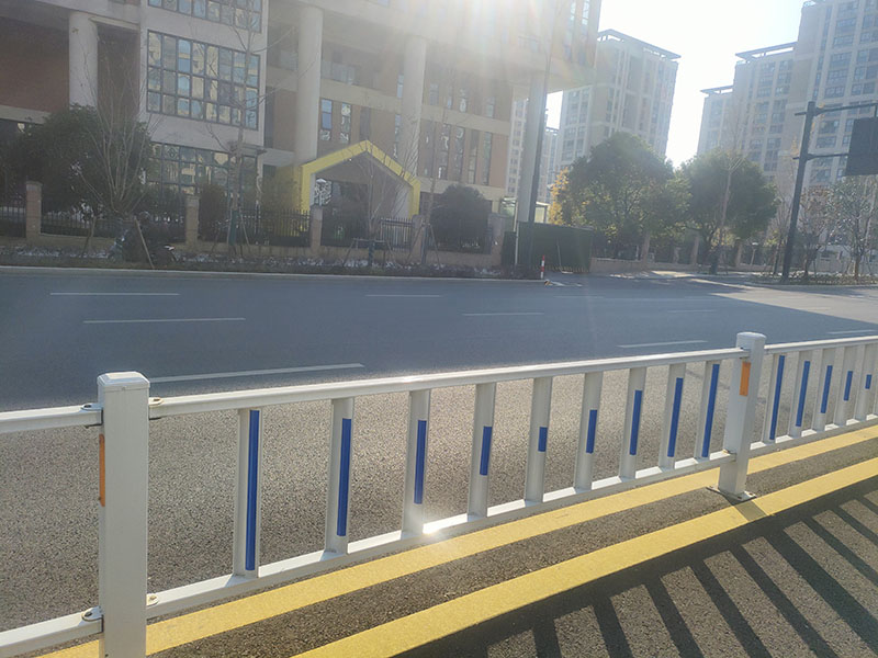 城市道路600X2900规格护栏片